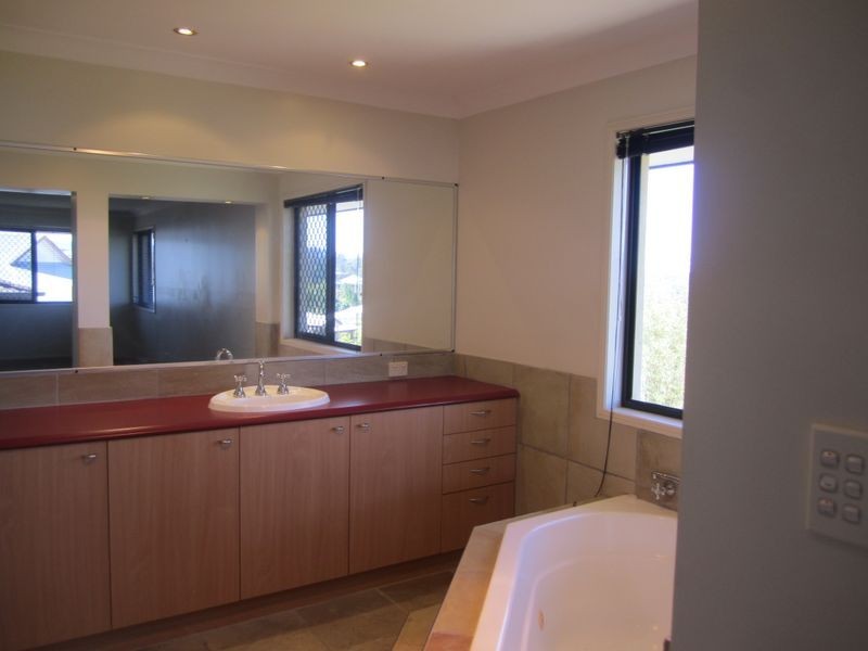 31 Valencia Court, Eatons Hill QLD 4037