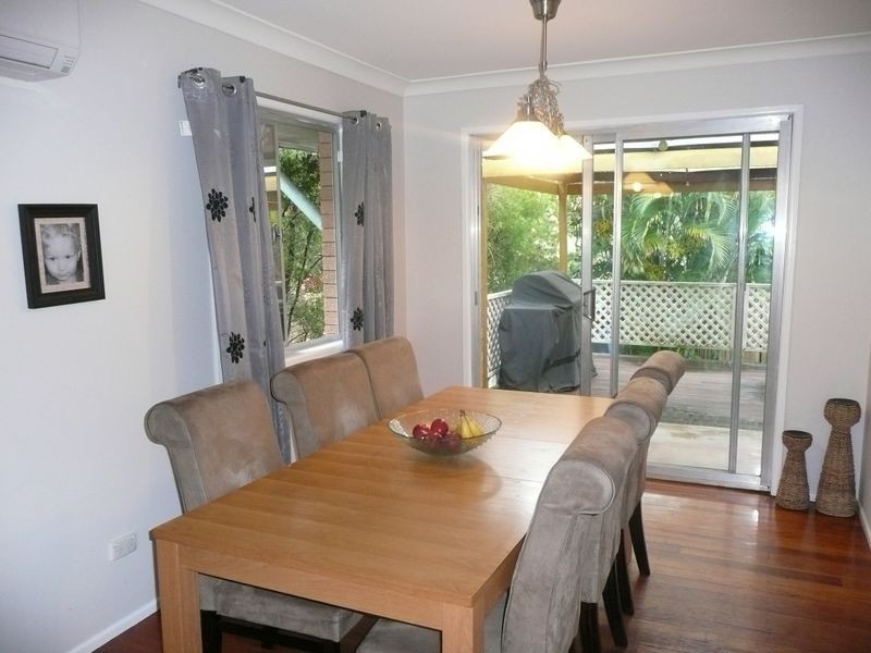 18 Avon Crescent, Albany Creek QLD 4035