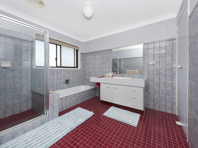 4 Hughes Street, Mcdowall QLD 4053