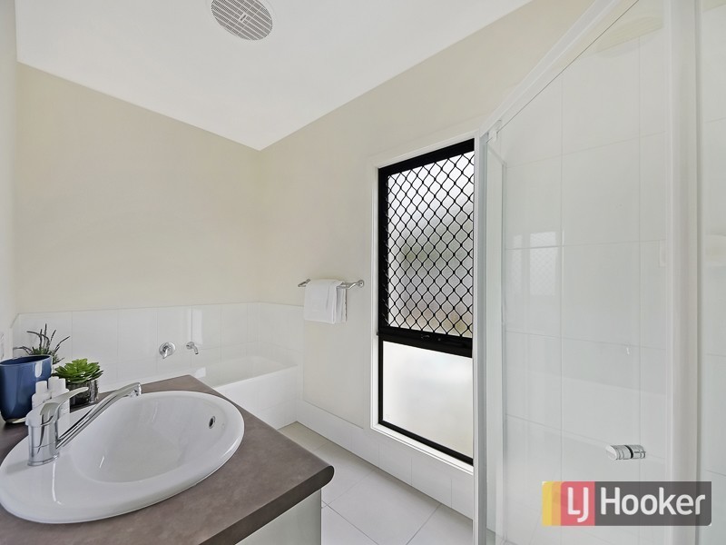 22 Blue Mountains Crescent, Fitzgibbon QLD 4018