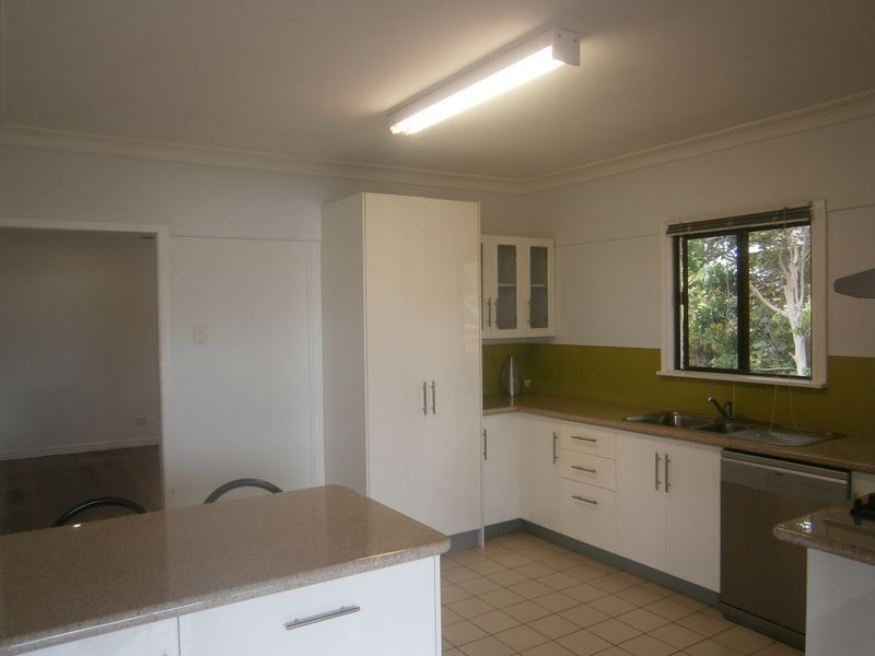 12 Thomas Street, Red Hill QLD 4059