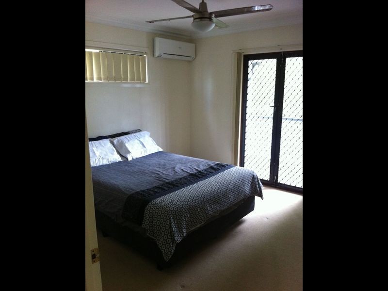 Unit 4/15 Greenlaw Street, Indooroopilly QLD 4068