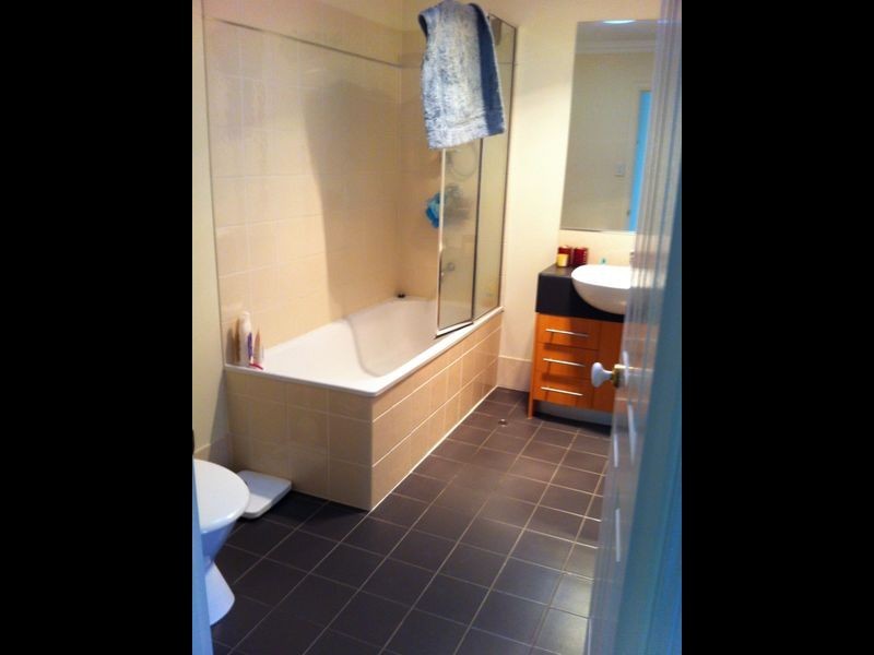 Unit 4/15 Greenlaw Street, Indooroopilly QLD 4068