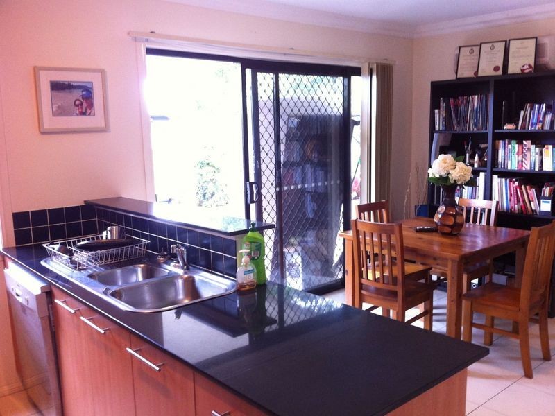 Unit 4/15 Greenlaw Street, Indooroopilly QLD 4068