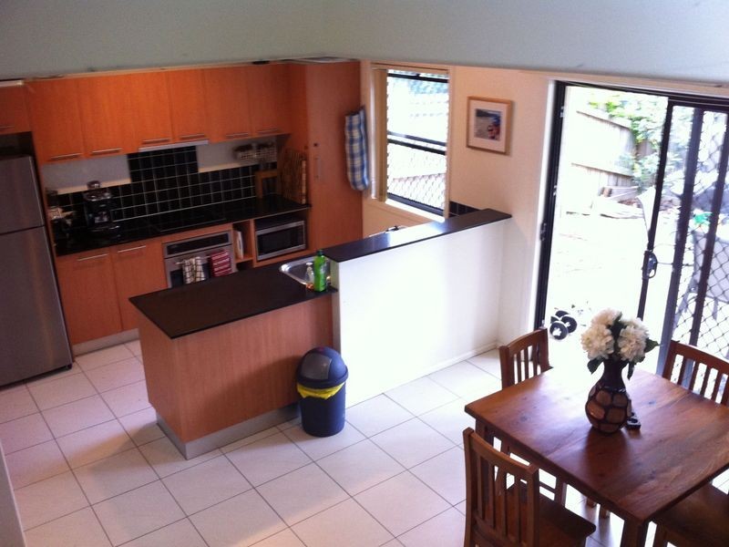 Unit 4/15 Greenlaw Street, Indooroopilly QLD 4068