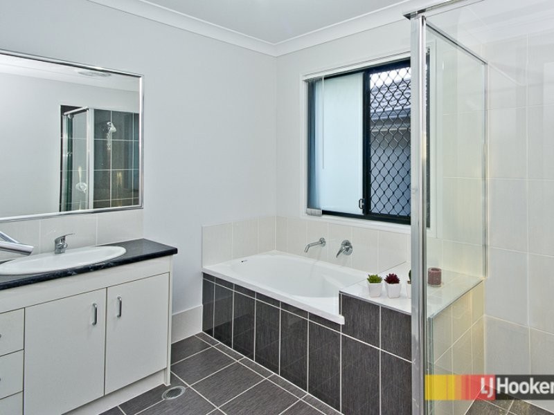 56 Merimbula Crescent, Fitzgibbon QLD 4018