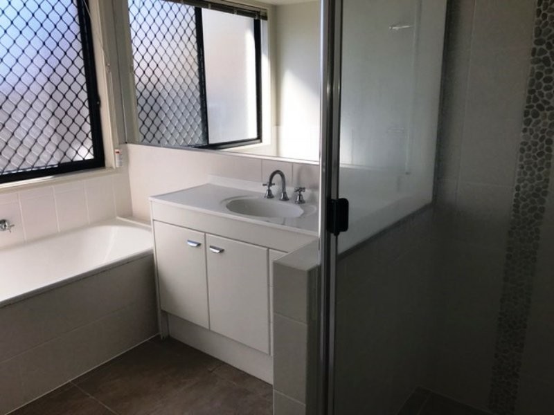 8 Bison Court, Warner QLD 4500