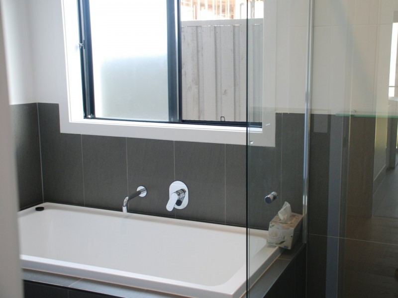 1 Pinnibar Street, Bridgeman Downs QLD 4035