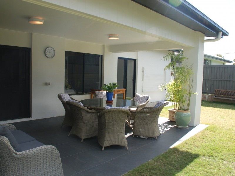 1 Pinnibar Street, Bridgeman Downs QLD 4035