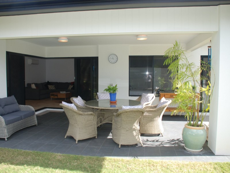 1 Pinnibar Street, Bridgeman Downs QLD 4035