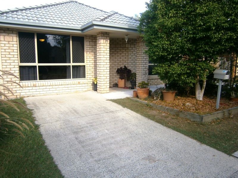 35 Cambridge Crescent, Fitzgibbon QLD 4018