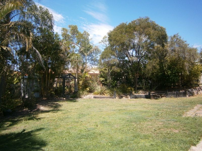 17 Saraband Drive, Eatons Hill QLD 4037