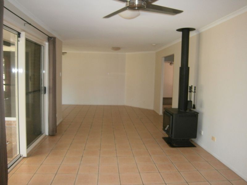 17 Saraband Drive, Eatons Hill QLD 4037