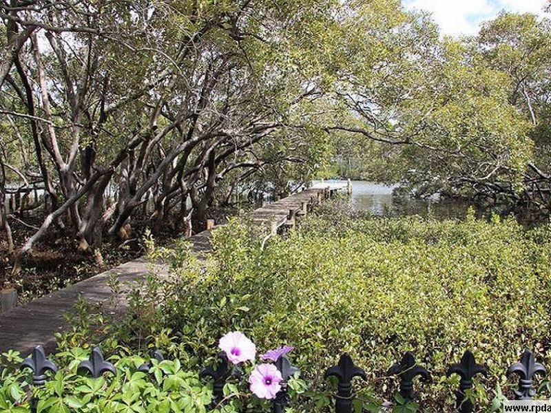 34 Wharf Street, Shorncliffe QLD 4017