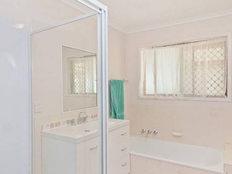 25 Oleron Terrace, Petrie QLD 4502