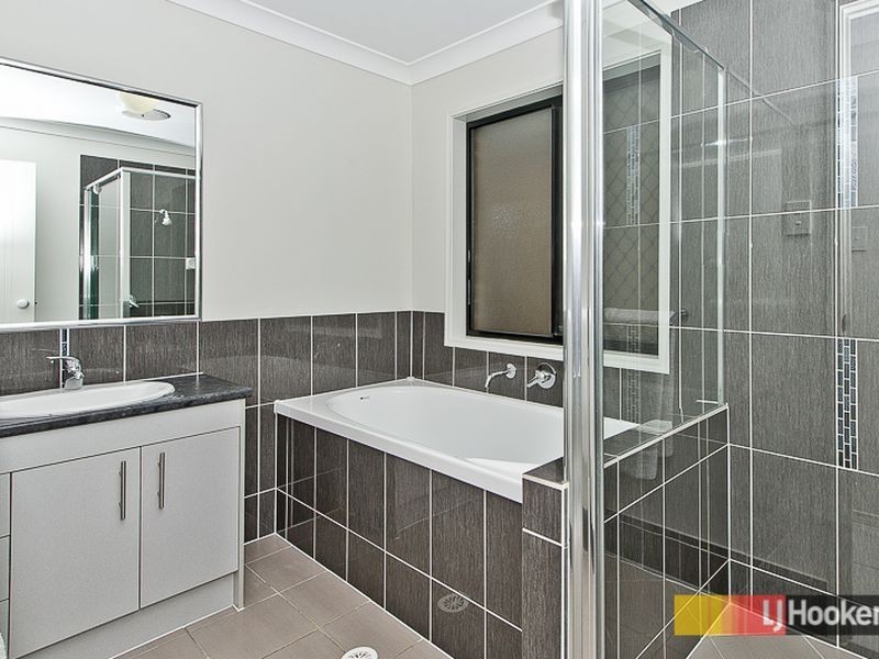 19 Merimbula Crescent, Fitzgibbon QLD 4018