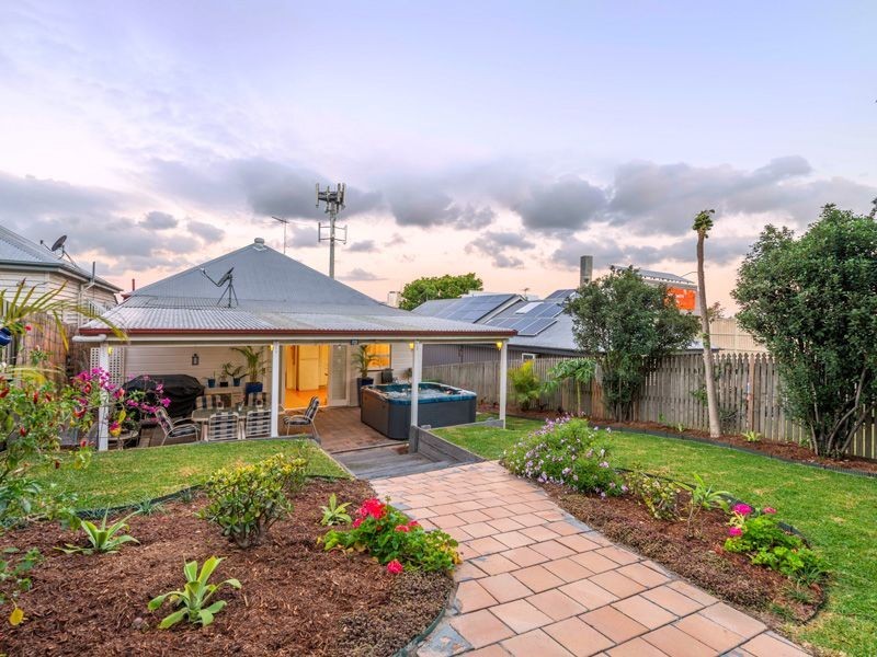 2 Lower Clifton Terrace, Red Hill QLD 4059