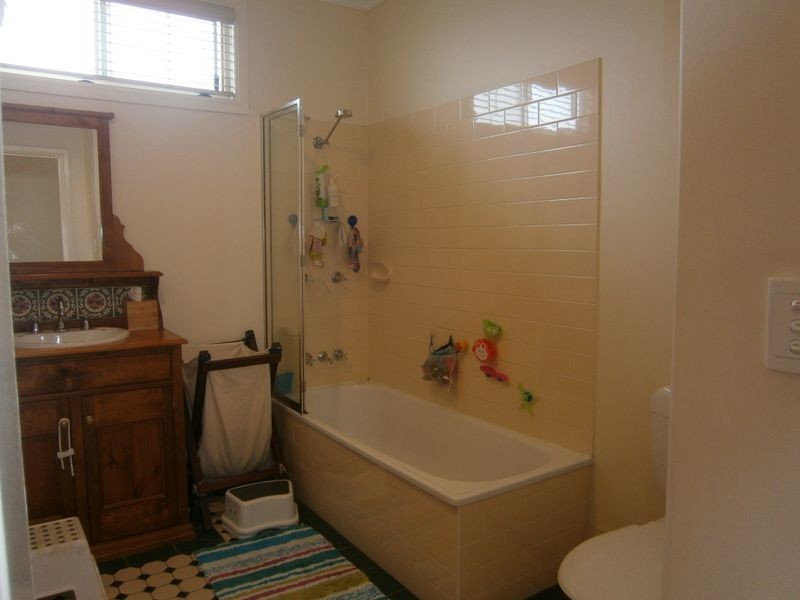 5 Shackleton Street, Kedron QLD 4031