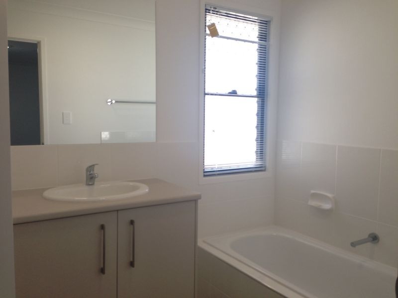 27 Jenolan Lane, Fitzgibbon QLD 4018