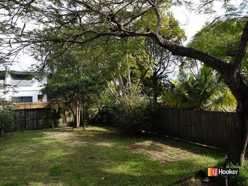 30 Nudgee Road, Hamilton QLD 4007