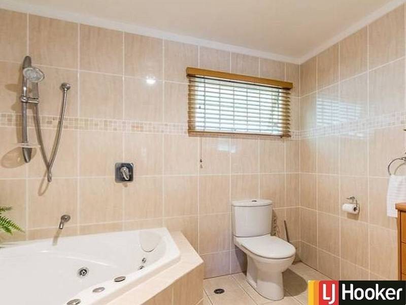 239 Patricks Road, Ferny Hills QLD 4055