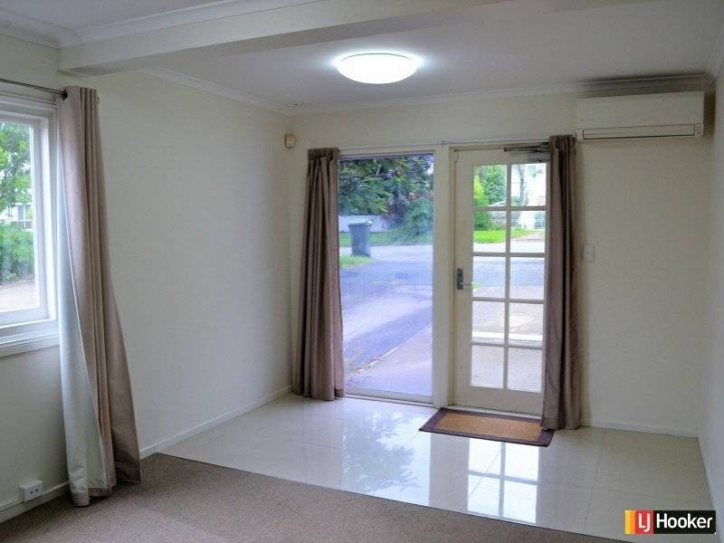 100B Hoskins Street, Sandgate QLD 4017