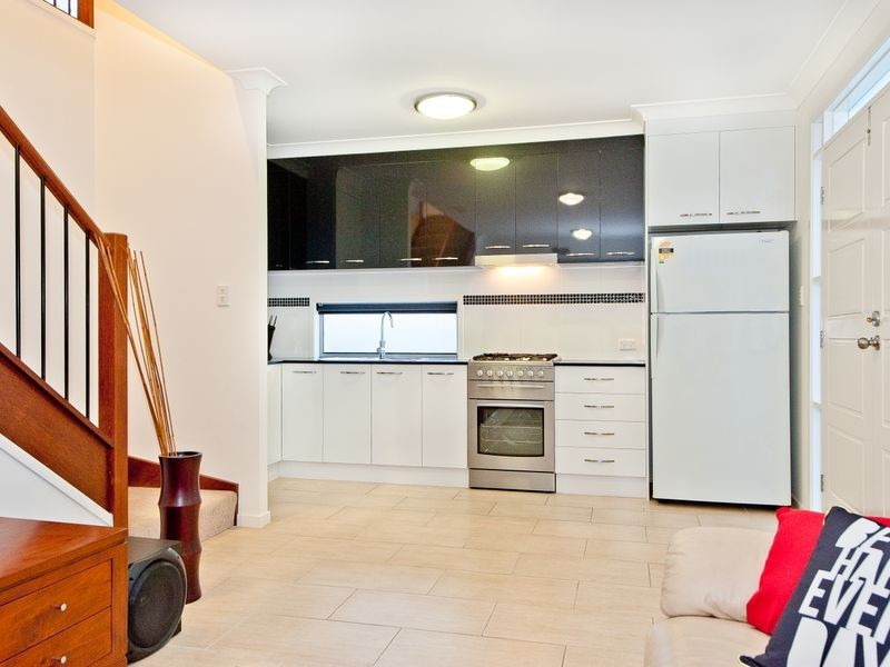 1 Girraween Lane, Fitzgibbon QLD 4018