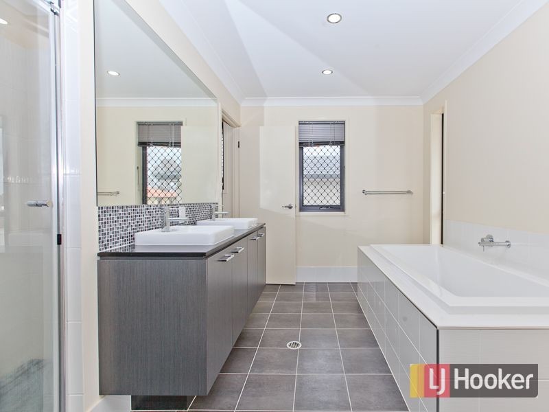 25 Dewberry Place, Bridgeman Downs QLD 4035