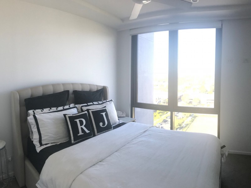 2098/123 Cavendish Road, Coorparoo QLD 4151