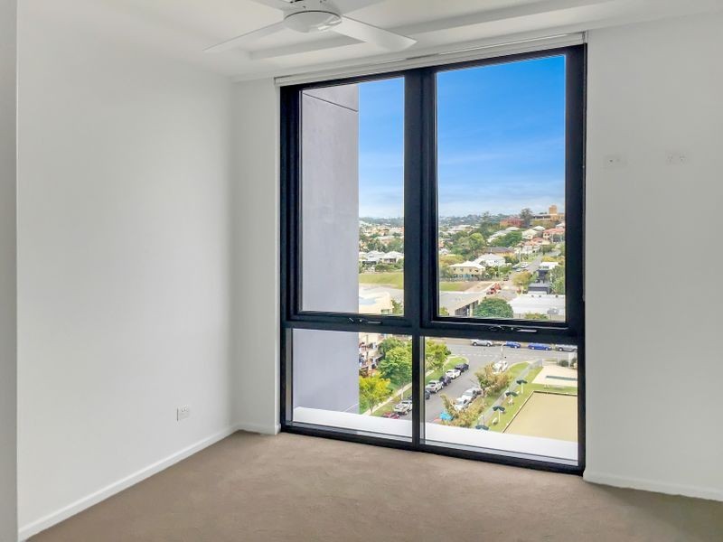 2098/123 Cavendish Road, Coorparoo QLD 4151