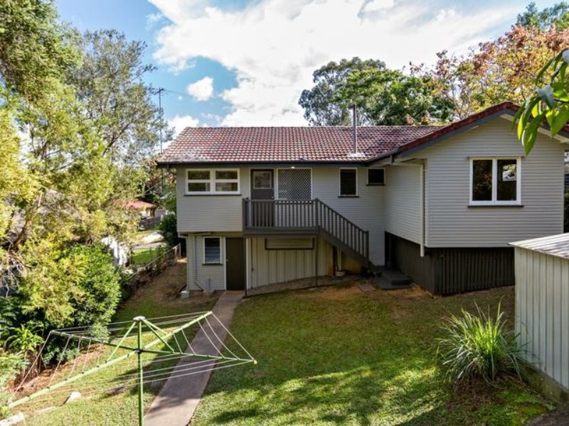 9 Maryland Street, Stafford Heights QLD 4053