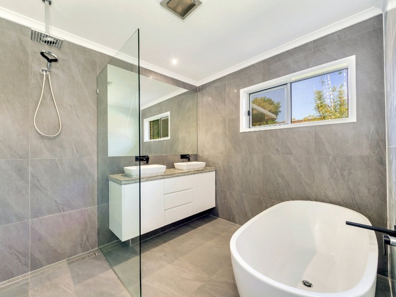 16 Montclair Street, Aspley QLD 4034