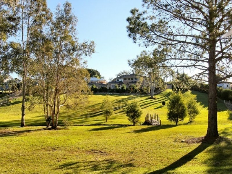 25 Neville Road, Bridgeman Downs QLD 4035