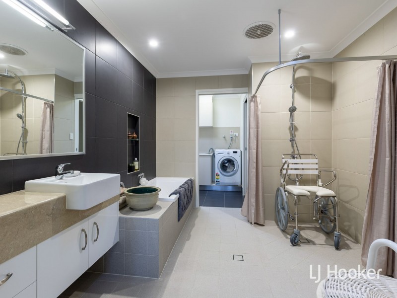 7 Cocoparra Place, Fitzgibbon QLD 4018