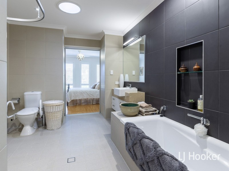 7 Cocoparra Place, Fitzgibbon QLD 4018