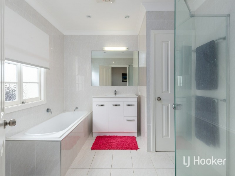 100 Hoskins Street, Sandgate QLD 4017