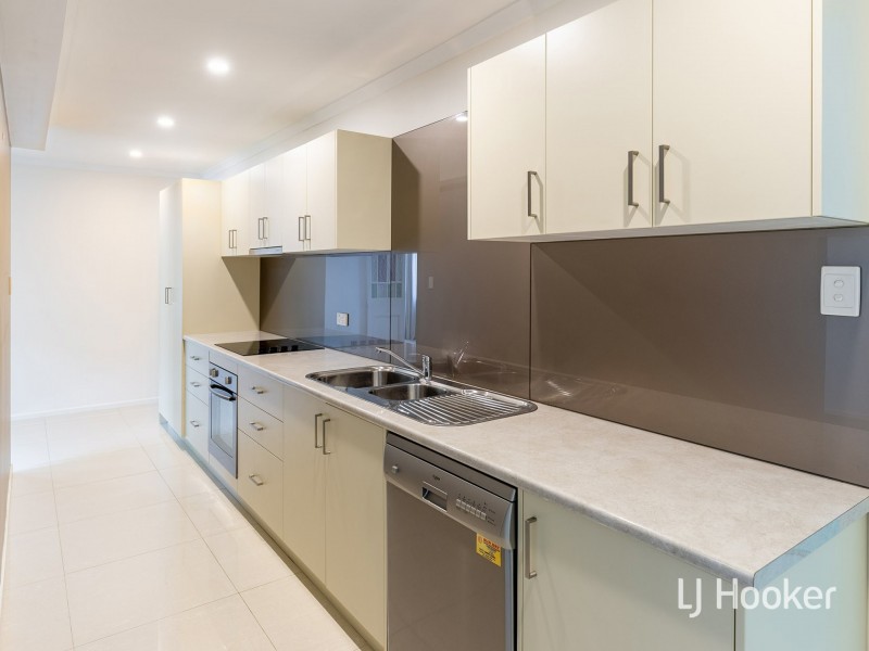 100 Hoskins Street, Sandgate QLD 4017