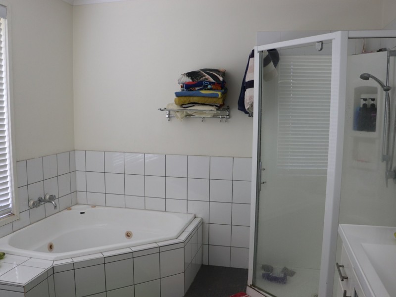 87 Redbourne Street, Chermside West QLD 4032