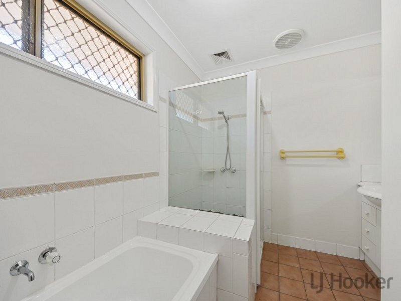 2/5 Hibiscus Circuit, Fitzgibbon QLD 4018