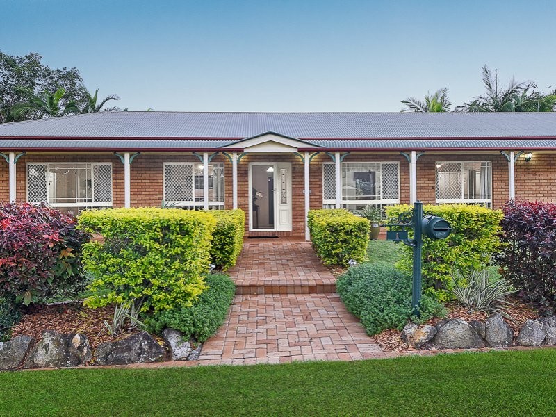 1 Oxford Crescent, Bridgeman Downs QLD 4035