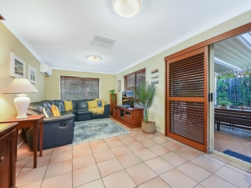 1 Oxford Crescent, Bridgeman Downs QLD 4035