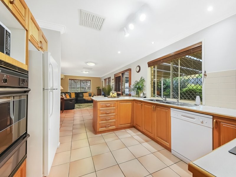 1 Oxford Crescent, Bridgeman Downs QLD 4035