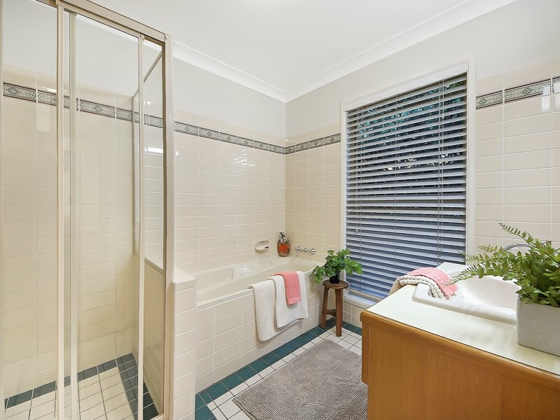 1 Oxford Crescent, Bridgeman Downs QLD 4035