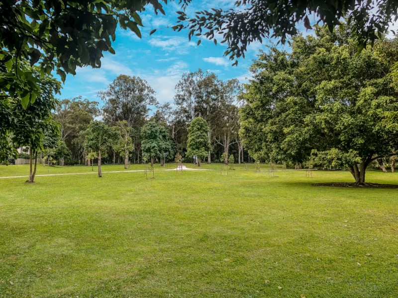 1 Oxford Crescent, Bridgeman Downs QLD 4035