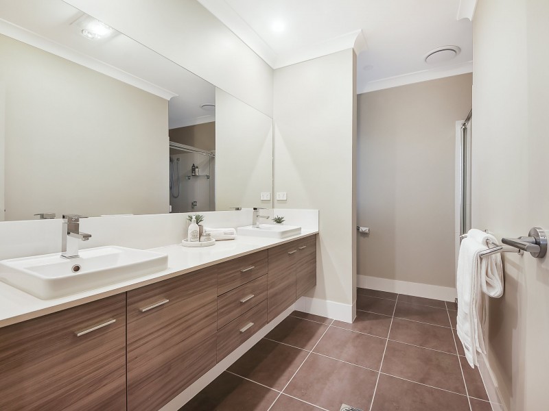 2 Outlook Crescent, Bridgeman Downs QLD 4035