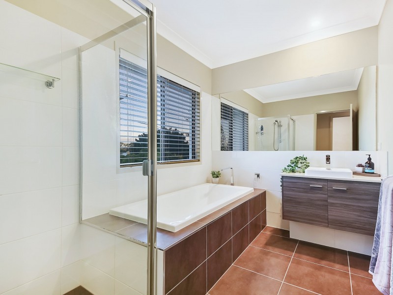 2 Outlook Crescent, Bridgeman Downs QLD 4035