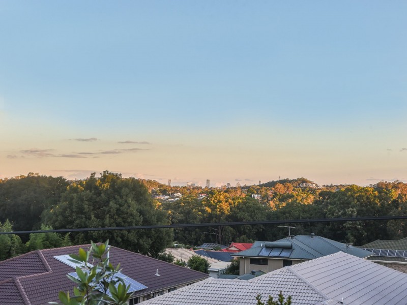 2 Outlook Crescent, Bridgeman Downs QLD 4035