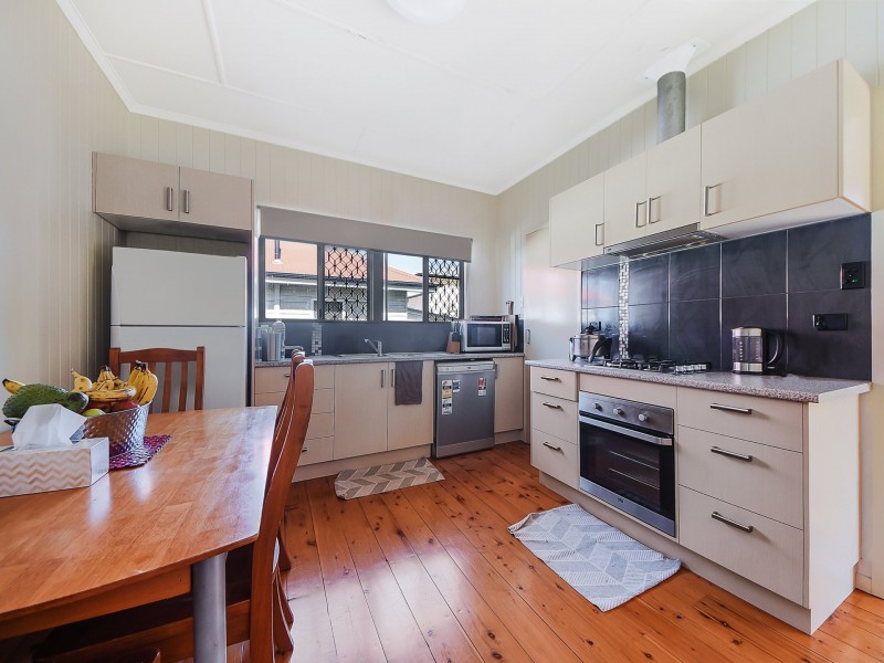 8 Binkar Street, Chermside QLD 4032