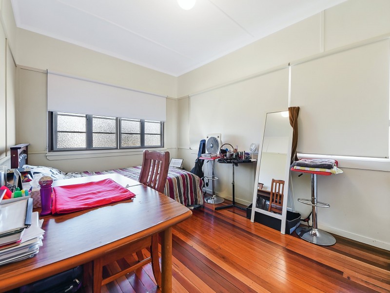 8 Binkar Street, Chermside QLD 4032