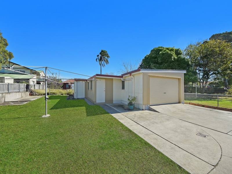8 Binkar Street, Chermside QLD 4032